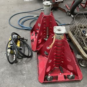 Piu’ coppia colonnette oleopneumatico e Josam 10 + 10 ton. 